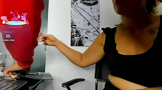 Snapshot of Allison_greey chatting on March 22, 12:35 pm Allison greey online show from March 22, 12:35 pm