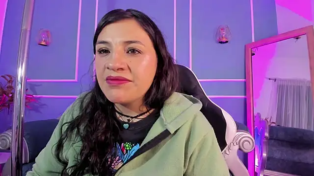 TaraTaylorr online show from October 15, 2:22 am