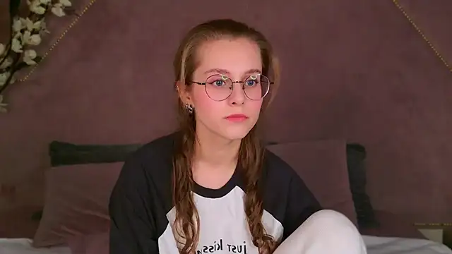 RileyMimicho online show from September 24, 8:34 pm