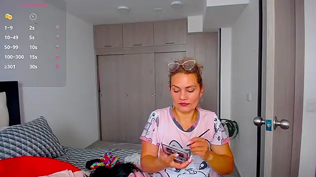 CarolinneFiotti online show from September 11, 2:28 pm