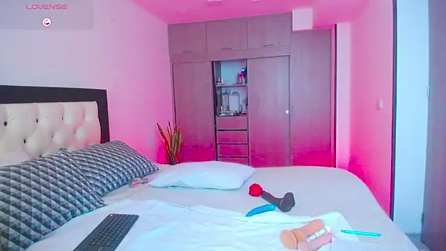 CarolinneFiotti online show from September 29, 4:01 pm