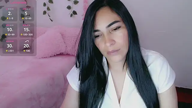 luna lgomez  online show from March 3, 11:11 am