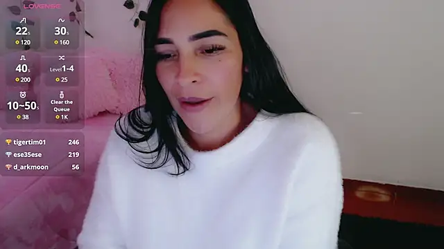 luna lgomez  online show from March 4, 4:09 pm