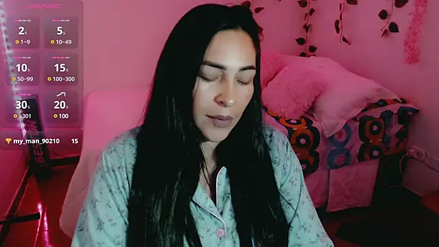 luna lgomez  online show from March 15, 11:19 am