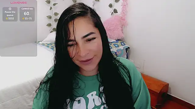 luna lgomez  online show from March 18, 11:08 am