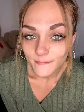 OCTAPUSSY2000 online show from November 21, 11:20 am