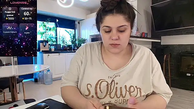 Layla- online show from February 26, 9:53 am