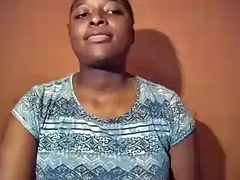 Snapshot of sexyhips2001 chatting on October 17, 5:04 pm sexyhips2001 online show from October 17, 5:04 pm