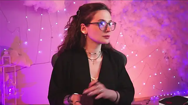 Snapshot of OliviaMcClean chatting on March 19, 4:24 pm OliviaMcClean online show from March 19, 4:24 pm