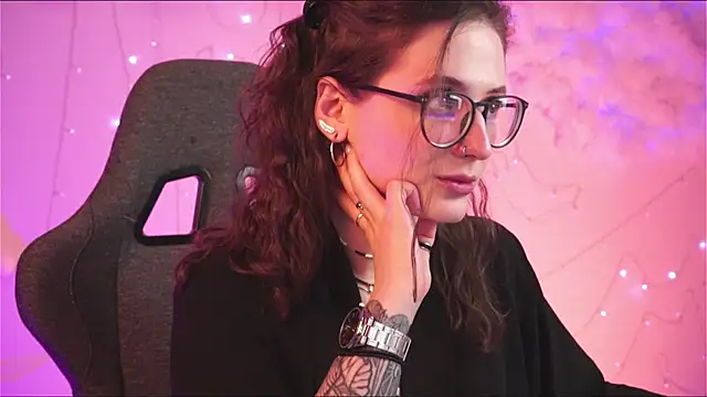 Snapshot of OliviaMcClean chatting on March 19, 7:27 pm OliviaMcClean online show from March 19, 7:27 pm