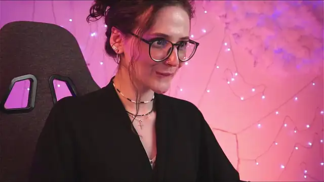 Snapshot of OliviaMcClean chatting on March 19, 10:31 pm OliviaMcClean online show from March 19, 10:31 pm