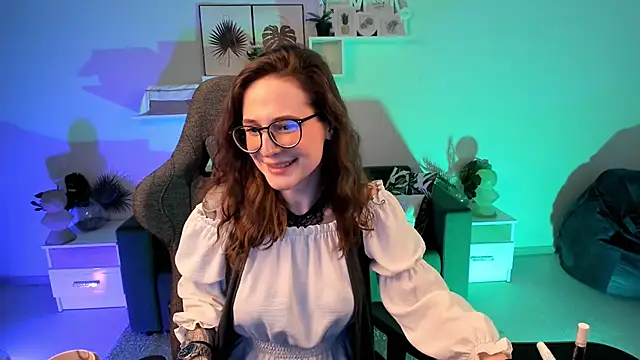 Snapshot of OliviaMcClean chatting on March 20, 8:51 pm OliviaMcClean online show from March 20, 8:51 pm