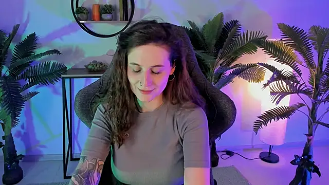 Snapshot of OliviaMcClean chatting on March 22, 8:48 pm OliviaMcClean online show from March 22, 8:48 pm