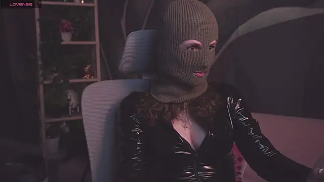 Snapshot of OliviaMcClean chatting on September 12, 8:53 pm OliviaMcClean online show from September 12, 8:53 pm