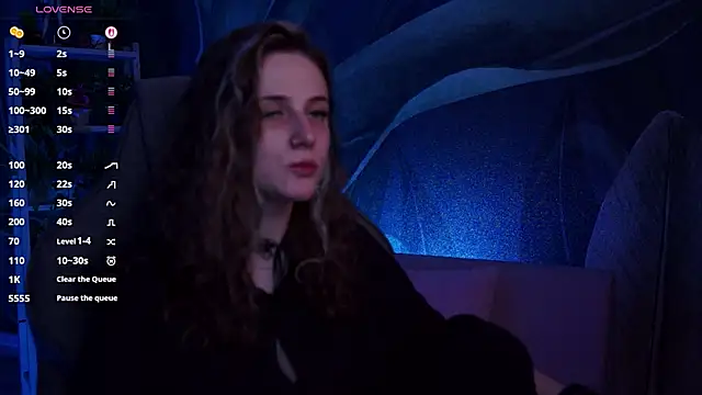 Snapshot of OliviaMcClean chatting on November 7, 2:33 am OliviaMcClean online show from November 7, 2:33 am