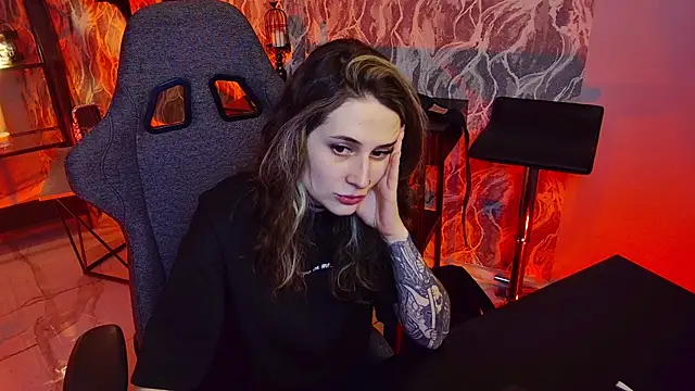 Snapshot of OliviaMcClean chatting on November 13, 3:05 am OliviaMcClean online show from November 13, 3:05 am