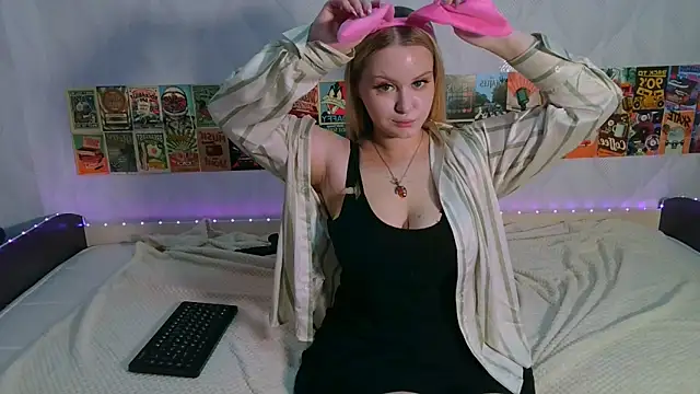 Snapshot of Beatrice_7 chatting on March 8, 9:50 am Beatrice 7 online show from March 8, 9:50 am