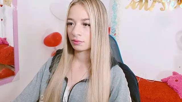 Snapshot of hannah_026 chatting on September 13, 11:43 am hannah 026 online show from September 13, 11:43 am