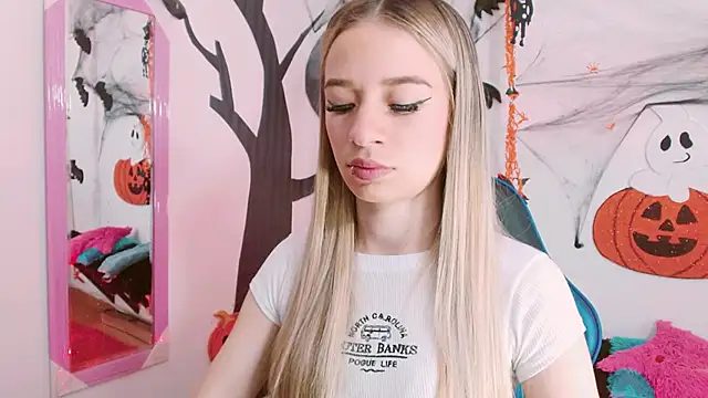 Snapshot of hannah_026 chatting on October 20, 10:49 am hannah 026 online show from October 20, 10:49 am