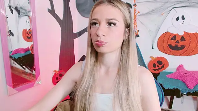 Snapshot of hannah_026 chatting on October 23, 10:47 am hannah 026 online show from October 23, 10:47 am