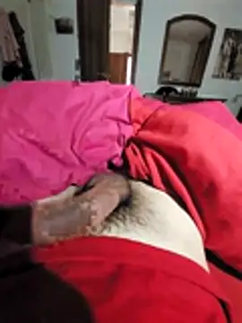 Snapshot of Cazzettostorto99 chatting on November 27, 8:27 am Cazzettostorto99 online show from November 27, 8:27 am