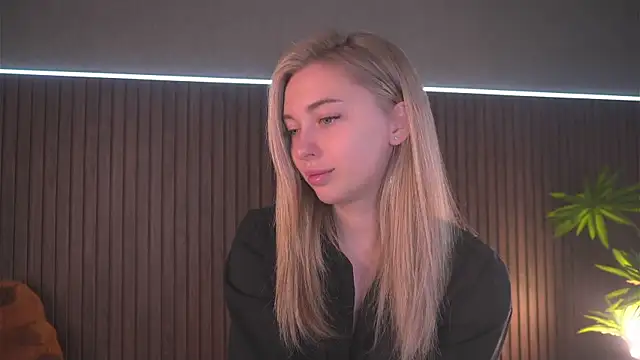 Snapshot of christie_luv chatting on September 27, 5:23 am christie luv online show from September 27, 5:23 am