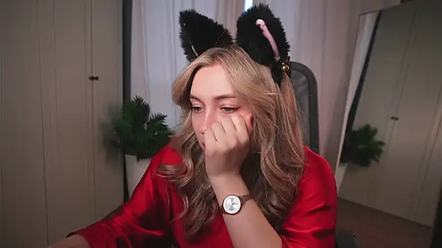 Snapshot of christie_luv chatting on November 4, 1:32 pm christie luv online show from November 4, 1:32 pm