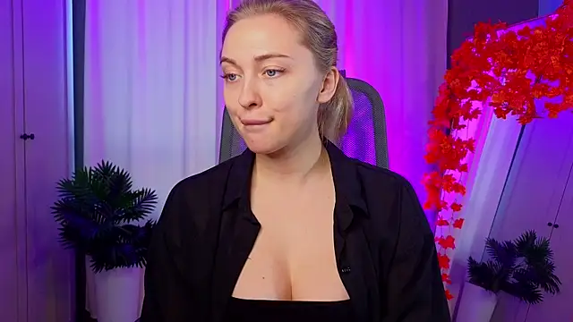 Snapshot of christie_luv chatting on November 8, 1:11 pm christie luv online show from November 8, 1:11 pm