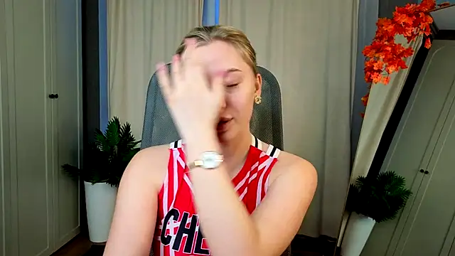 Snapshot of christie_luv chatting on November 22, 1:43 pm christie luv online show from November 22, 1:43 pm