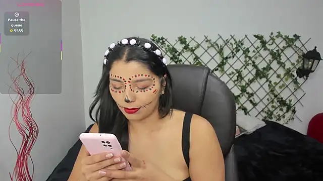 Snapshot of issa__nassar chatting on October 31, 1:45 pm issa nassar online show from October 31, 1:45 pm