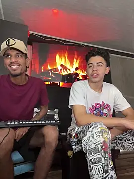 Snapshot of Miguel_bigcock chatting on March 19, 2:35 pm Miguel bigcock online show from March 19, 2:35 pm