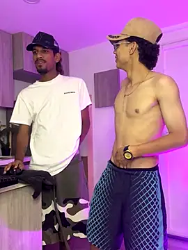 Snapshot of Miguel_bigcock chatting on September 13, 3:50 am Miguel bigcock online show from September 13, 3:50 am