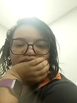 Snapshot of viviksmel chatting on October 23, 5:44 pm viviksmel online show from October 23, 5:44 pm