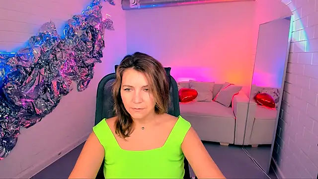 NicoleHitman online show from October 12, 5:17 am