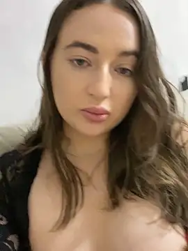 Snapshot of AlisaQSky chatting on November 4, 10:25 am AlisaQSky online show from November 4, 10:25 am