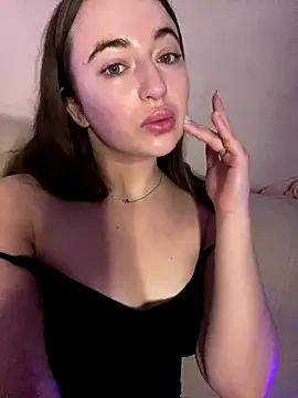 Snapshot of AlisaQSky chatting on November 11, 4:45 am AlisaQSky online show from November 11, 4:45 am