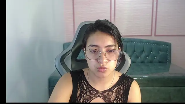 Snapshot of alexa_romero_t chatting on September 18, 1:02 pm alexa romero t online show from September 18, 1:02 pm