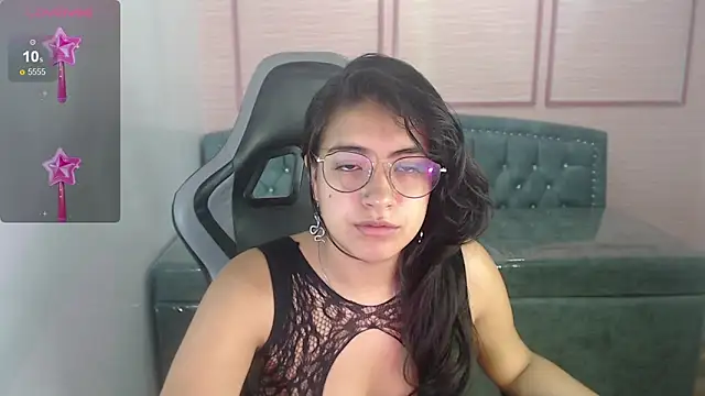 Snapshot of alexa_romero_t chatting on September 24, 11:46 am alexa romero t online show from September 24, 11:46 am
