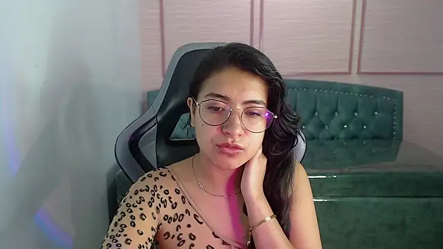 Snapshot of alexa_romero_t chatting on October 8, 12:03 pm alexa romero t online show from October 8, 12:03 pm