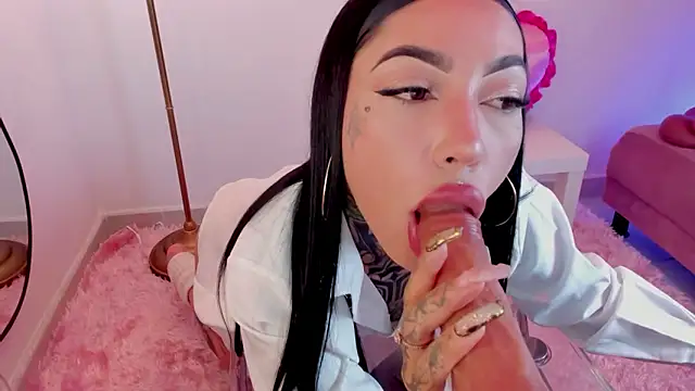 Snapshot of Dani_Valen chatting on October 21, 8:20 pm Dani Valen online show from October 21, 8:20 pm