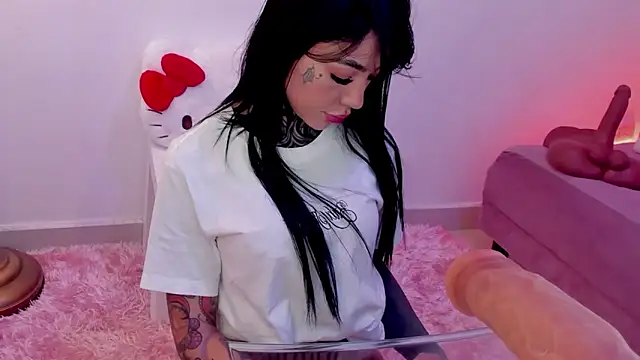 Snapshot of Dani_Valen chatting on October 28, 10:01 pm Dani Valen online show from October 28, 10:01 pm