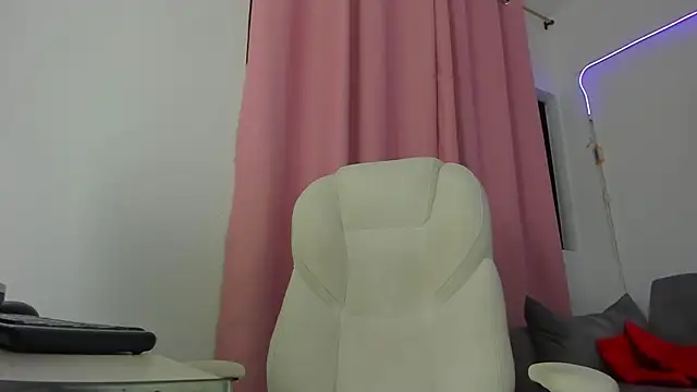 Snapshot of gaaby_foxx chatting on September 29, 1:27 pm gaaby foxx online show from September 29, 1:27 pm