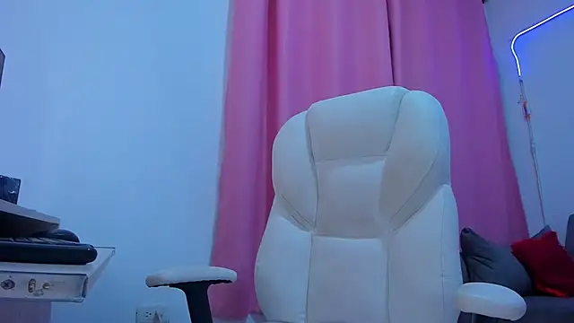 Snapshot of gaaby_foxx chatting on October 4, 1:53 pm gaaby foxx online show from October 4, 1:53 pm