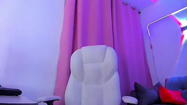 Snapshot of gaaby_foxx chatting on October 7, 1:19 pm gaaby foxx online show from October 7, 1:19 pm