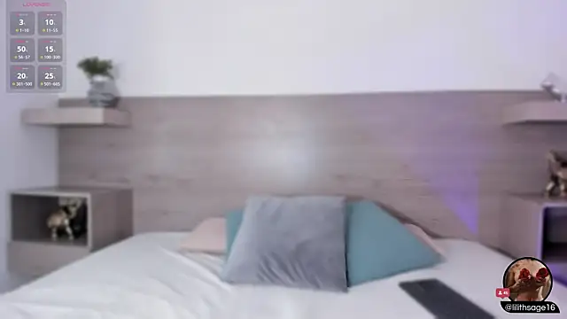 Snapshot of alison222_ chatting on March 5, 8:32 pm alison222 online show from March 5, 8:32 pm