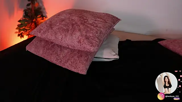 Snapshot of alison222_ chatting on November 14, 8:24 am alison222 online show from November 14, 8:24 am