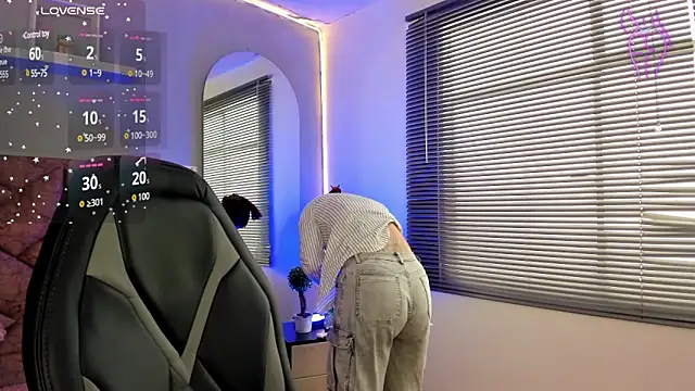 Snapshot of elaia_muller_ chatting on March 19, 2:02 pm elaia muller online show from March 19, 2:02 pm