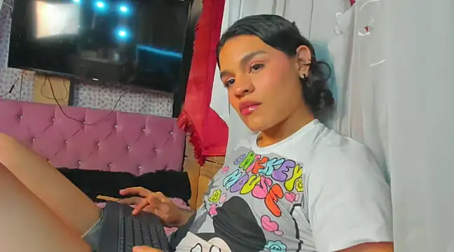 Snapshot of Moonroxe_ chatting on March 4, 10:38 pm Moonroxe online show from March 4, 10:38 pm