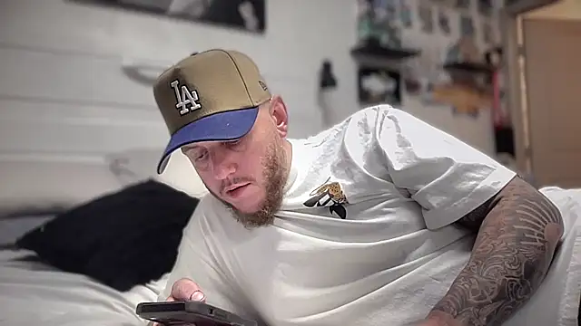 Snapshot of Thegreatwhitepipe chatting on December 14, 7:47 am Thegreatwhitepipe online show from December 14, 7:47 am