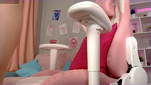 Snapshot of Cassie_Scott chatting on March 14, 6:21 am Cassie Scott online show from March 14, 6:21 am